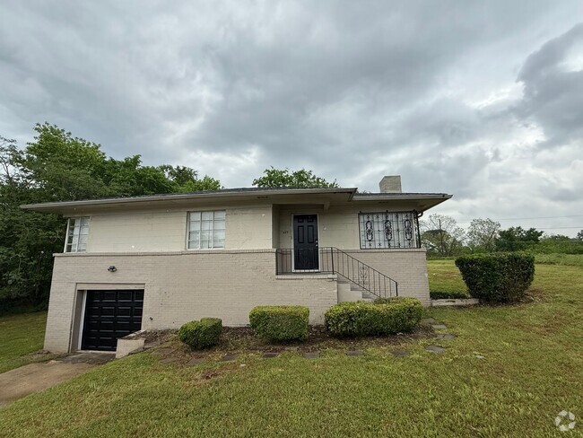 Building Photo - 605 Forestdale Blvd Rental