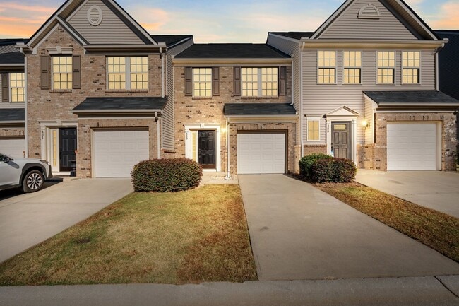 Building Photo - Beautiful 3 BR, 2.5 BA Townhome Easy Access to I-85 & I-385