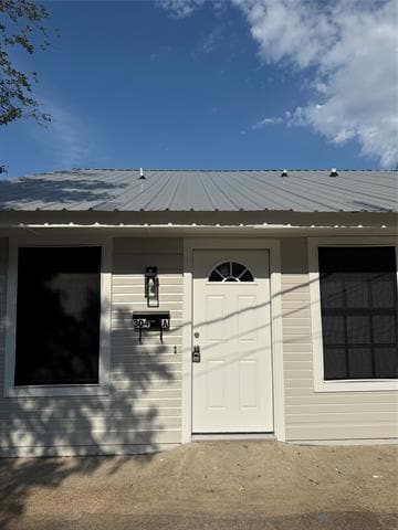 Photo - 304 E Hickory St