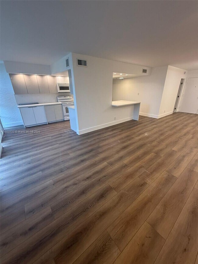 Photo - 851 Three Islands Boulevard Unidad 209 Rental