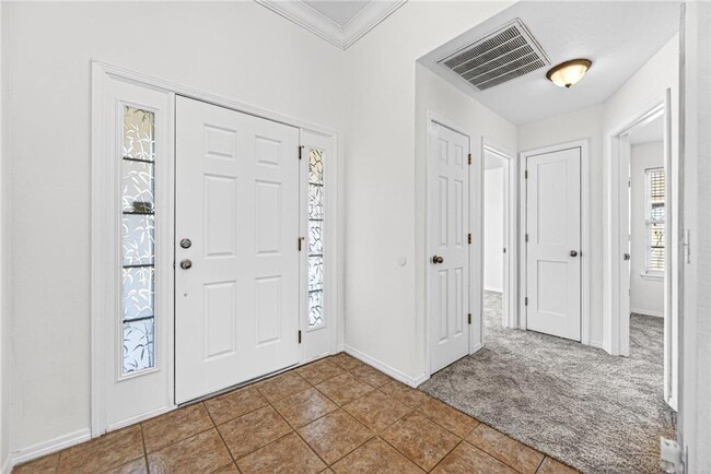 Photo - 1562 Hutchinson St