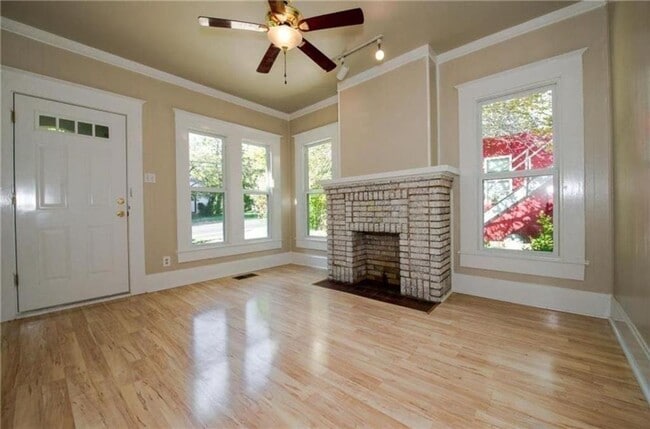 Building Photo - Charming 1 Bedroom in Hancock Unit #B