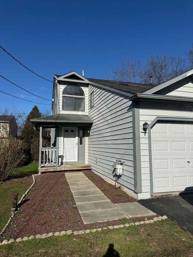 Photo - 2 Bedroom Townhouse for Rent in Syracuse!