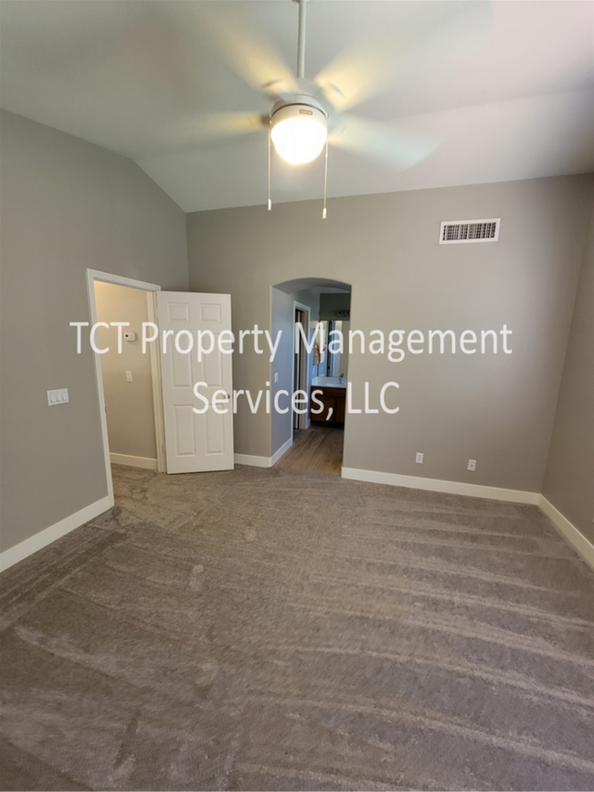 Photo - Great 3 Bedroom with Grass Backyard!