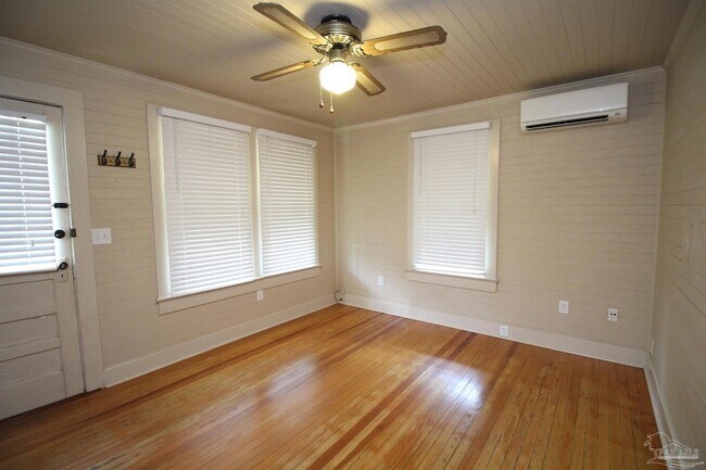 Photo - 3102 E De Soto St