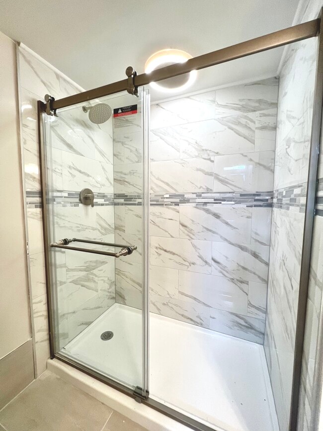 Shower - 456 Bingaman St Unit 1B