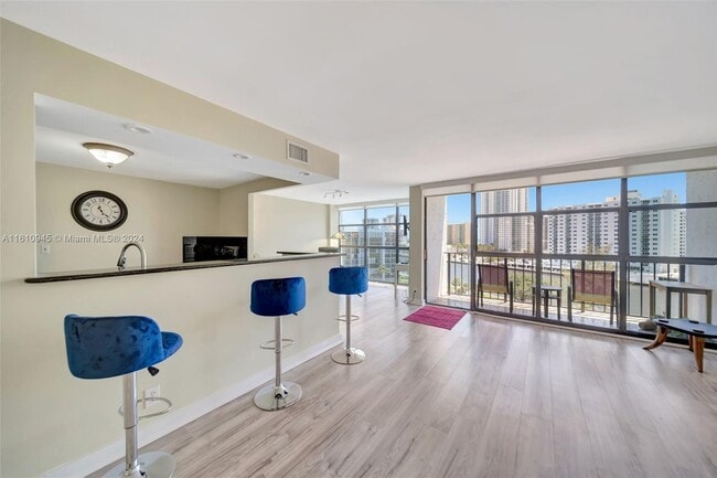 Photo - 600 Parkview Dr Unit 908