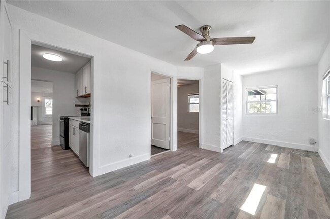 Photo - 921 7th St NW