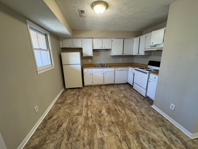 Photo - 2 Bedrooms, 1.5 Bathrooms - Townhome in West Rome!