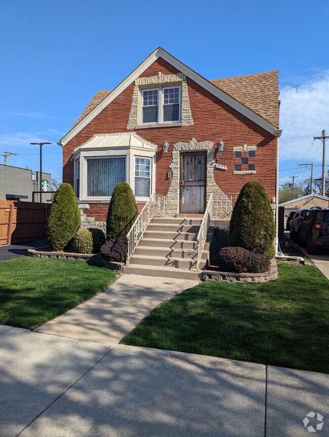 Building Photo - 7172 W Armitage Ave Rental