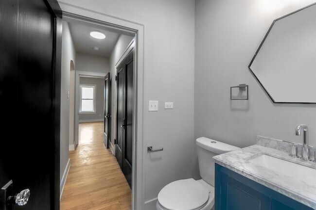 Photo - 841 E 86th St