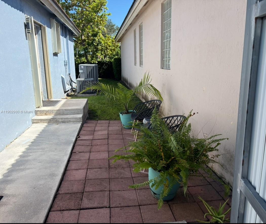 Photo - 4405 SW 162nd Ct Unidad Efficiency