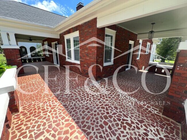 Photo - 460 S Converse St