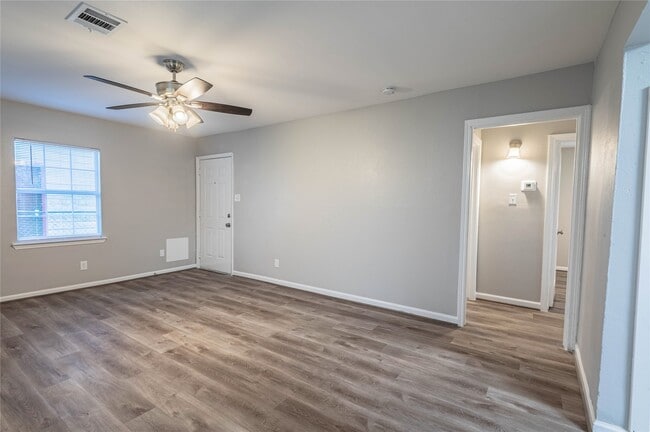 Building Photo - 4817 Van Fleet St Rental