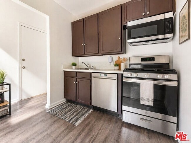 Photo - 1133 W 36th Pl