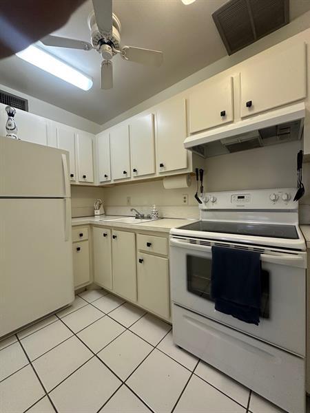 Photo - 1821 NE 62nd St Unit 301