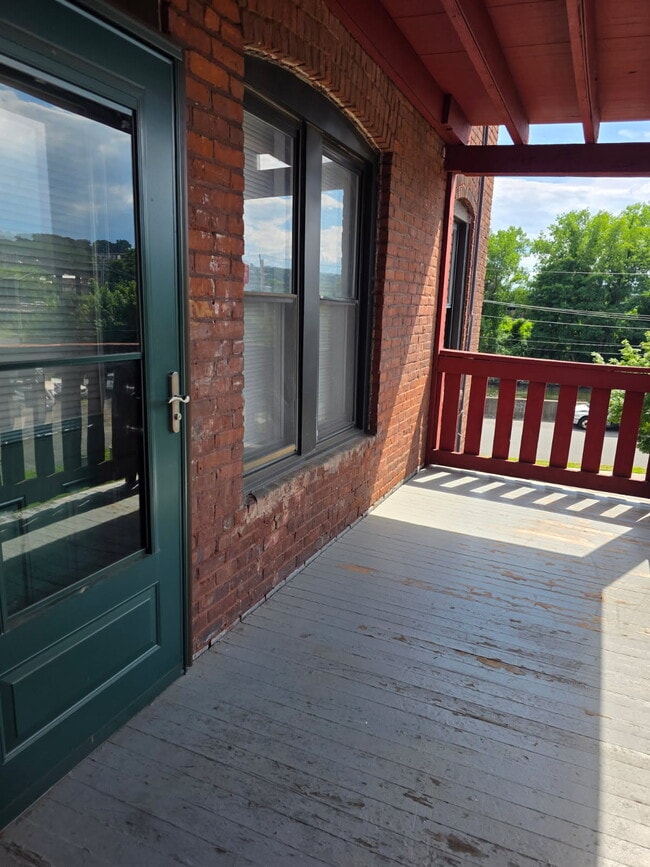 Photo - 649 S Summer St Unit 3L