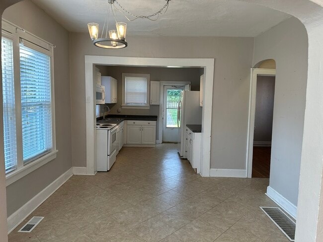 Photo - Charming Home 2 Bedroom 1 Bath Home In Krkwood, Mo.