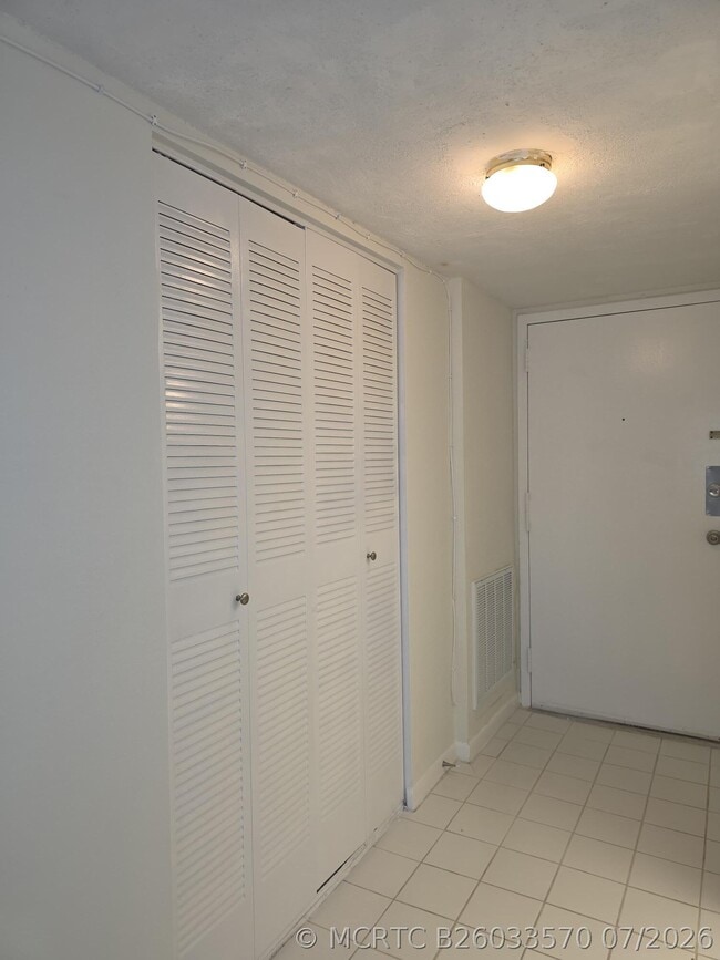 470 Executive Center Dr Unit 2k