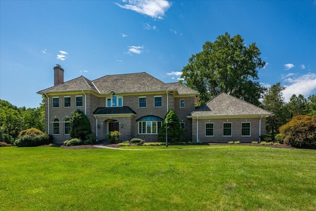 Building Photo - 1051 Kelso Rd