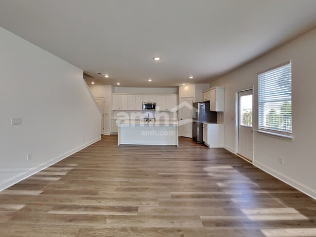 Photo - 30 Hickory Ct