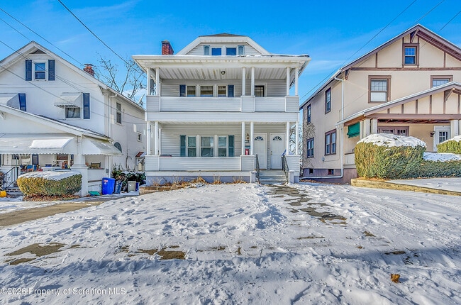 Building Photo - 1509-1511 N Webster Ave