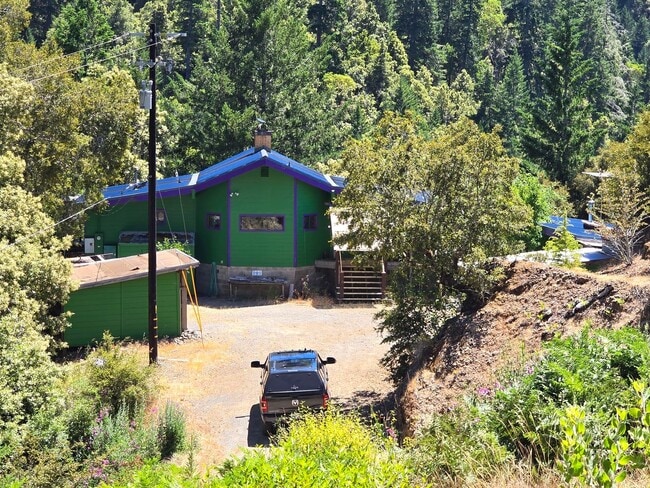 Photo - Cabin In the Wood!