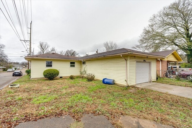 Photo - 2000 Milne St