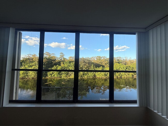 Building Photo - 2660 Carambola Cir N Unit 302