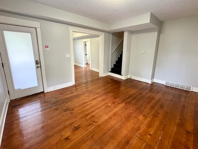 Photo - 704 Coit Ave NE