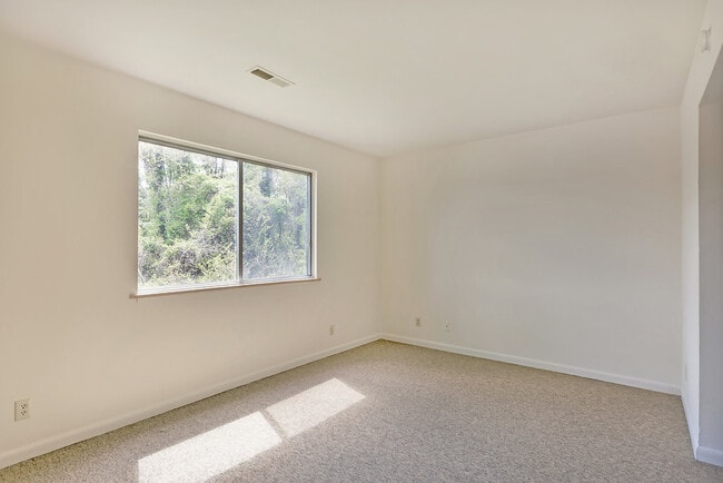 Photo - 1243 Cedars Ct