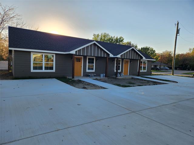 Photo - 307 W Lampasas St