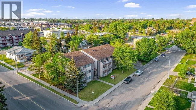 Photo - 10028-10105 105 Ave
