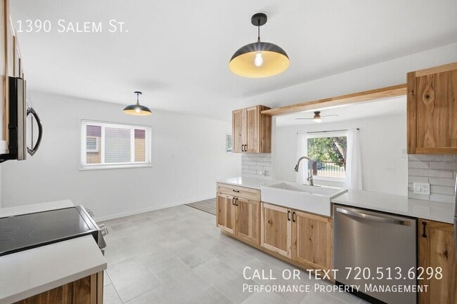 Photo - 1390 Salem St
