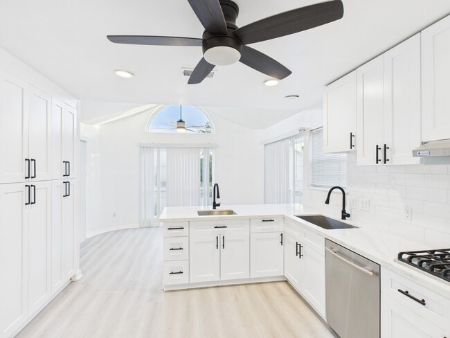 Photo - 7610 Hopewell Ln