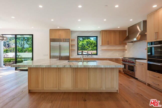Photo - 382 Aderno Way