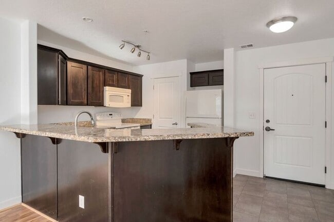 Building Photo - Stunning Down Town Condo in Secure Building