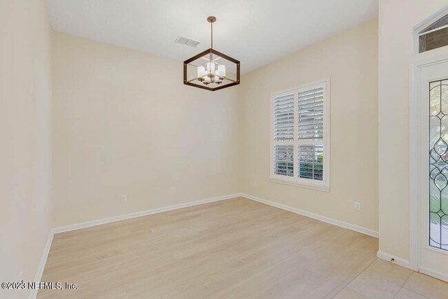 Photo - 813 W American Eagle Dr