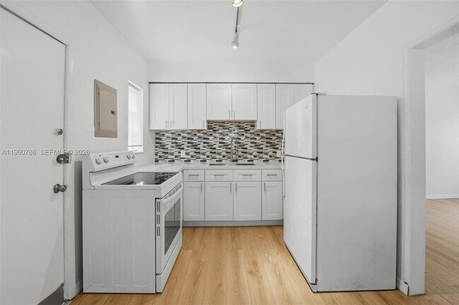 Photo - 3265 Franklin Ave Unit Downstairs