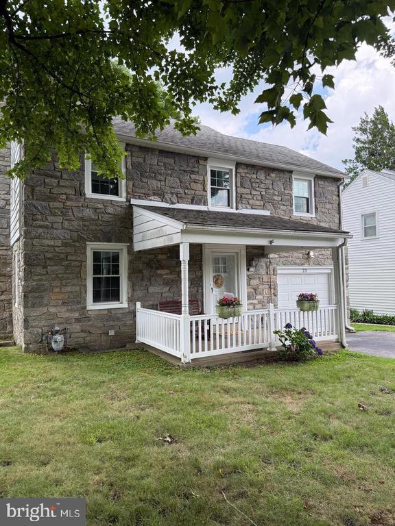 23 W Woodland Ave