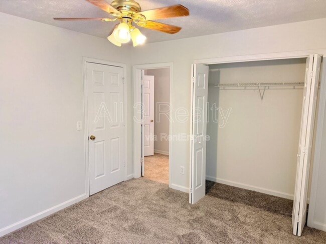 Photo - 1389 Highgrove Way