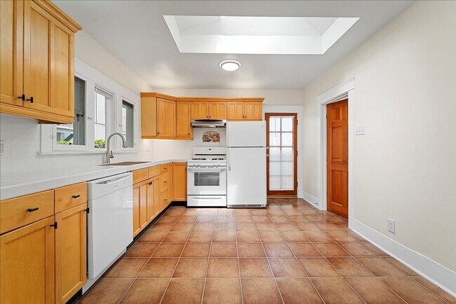 Building Photo - 647-659 California Ave.-647 Unit 647