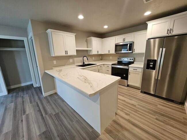 Photo - 900/902 Highland Park Road - 902