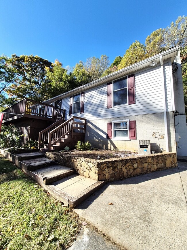 Photo - 976 Snow Mountain Rd