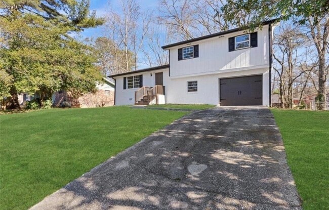 3800 Leisure Ln