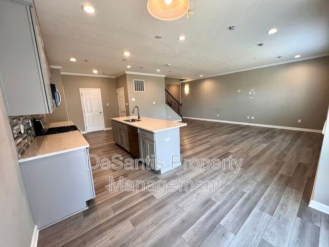 Photo - 2105 Canterbury Dr