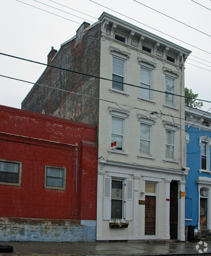 Photo - 1628 Walnut St Apartments