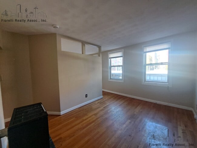 Building Photo - 18 Parmenter St Unit 1