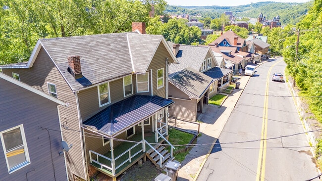 Photo - 352 Stewart St