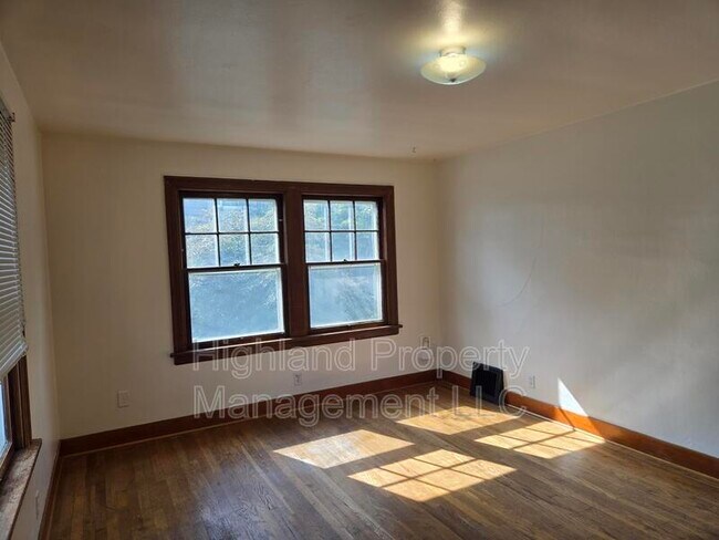322 W Main St